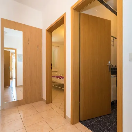 En Apartment *